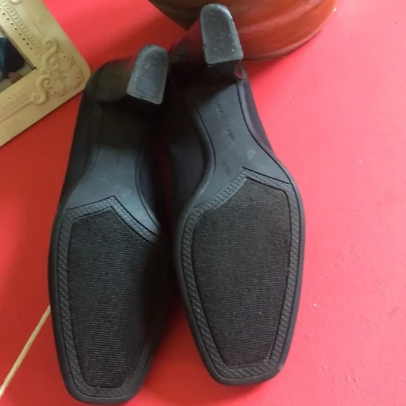 Donald J. Pliner Size 6 1/2 Like New! - Picture 10 of 10